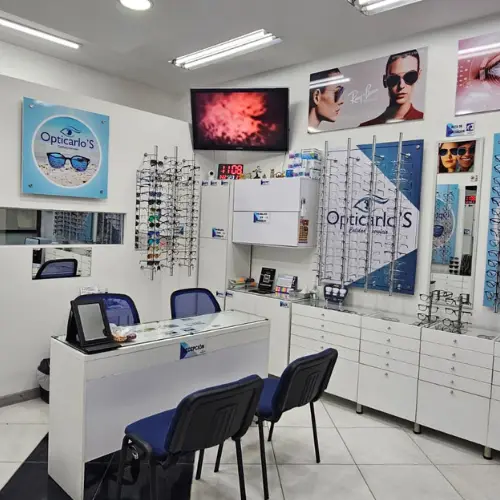 Exhibición de monturas y accesorios